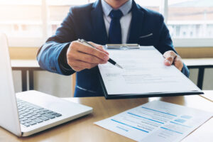Contrat de gérance libre vs contrat de bail commercial : lequel vous convient le mieux ?